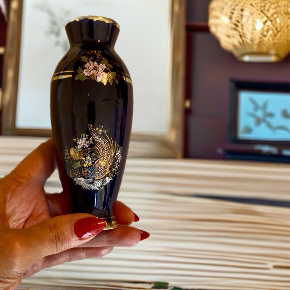 Elegant Blue and Gold Vase with Floral Design - Picture 3 of 7